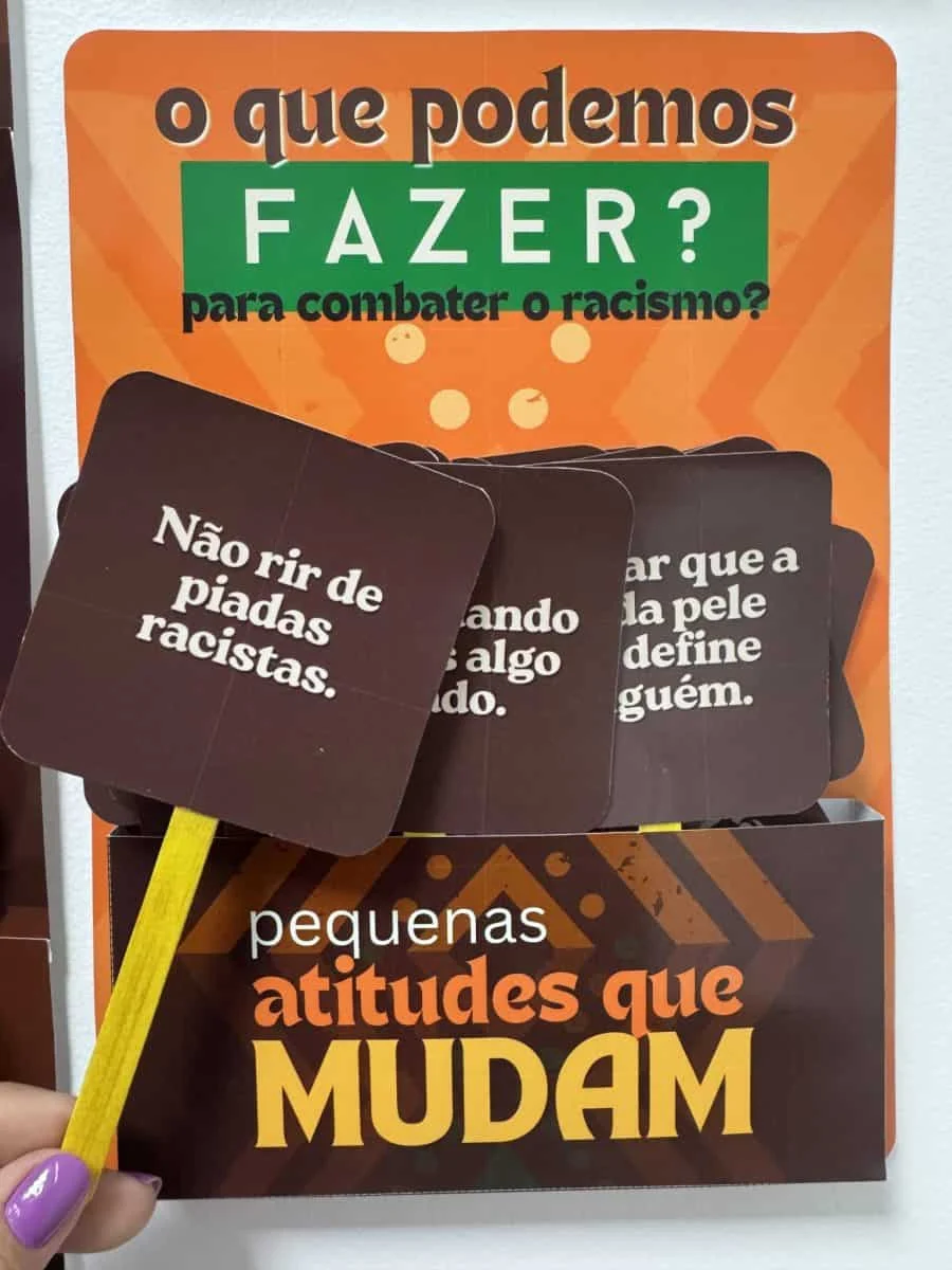 Painel Interativo Antirracista com Caixas Informativas - Image 6